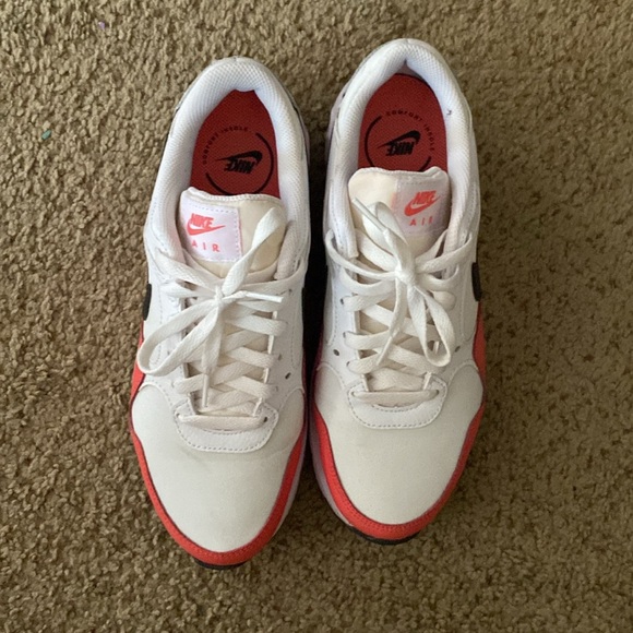 Women’s Nike air size 9 red white black - Picture 2 of 6